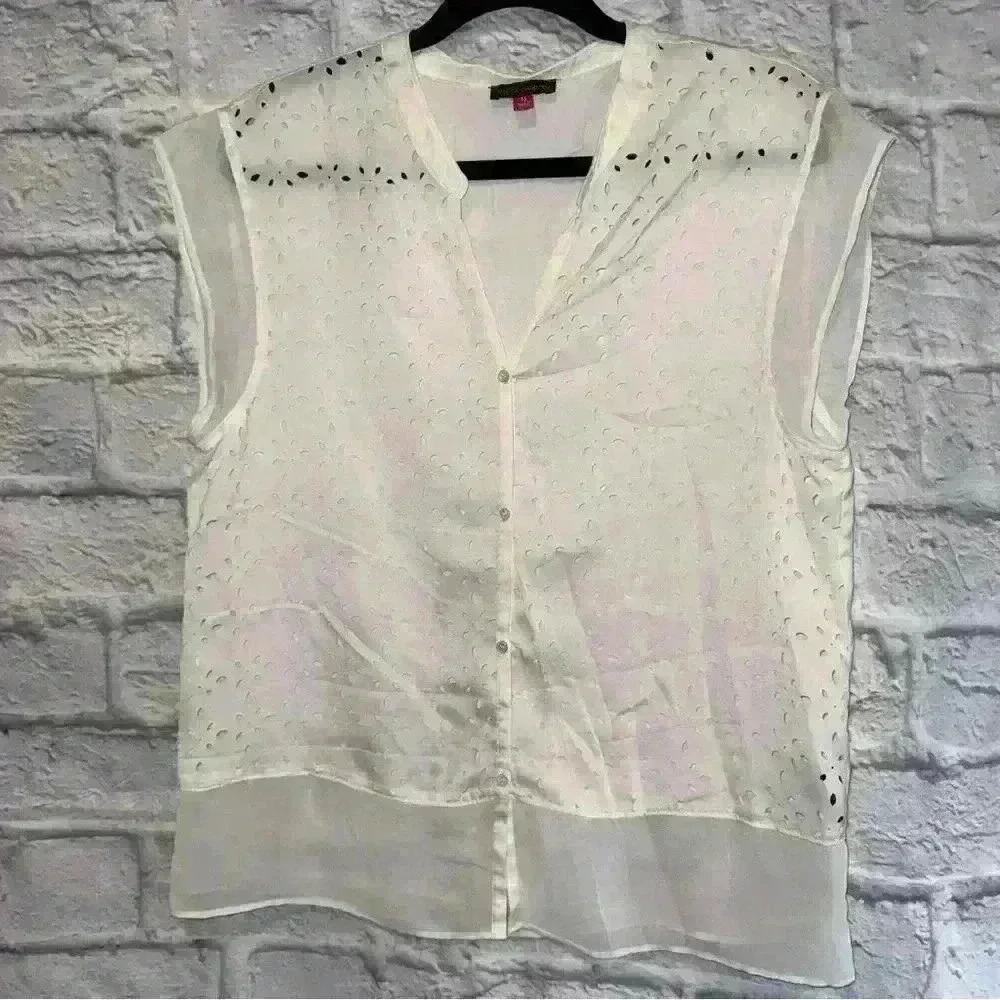 Vince Camuto laser cut floral white botton down M